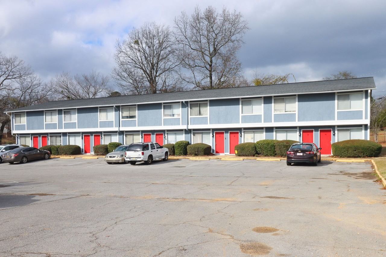 407 Fairfax Dr - Photo 3 of 8