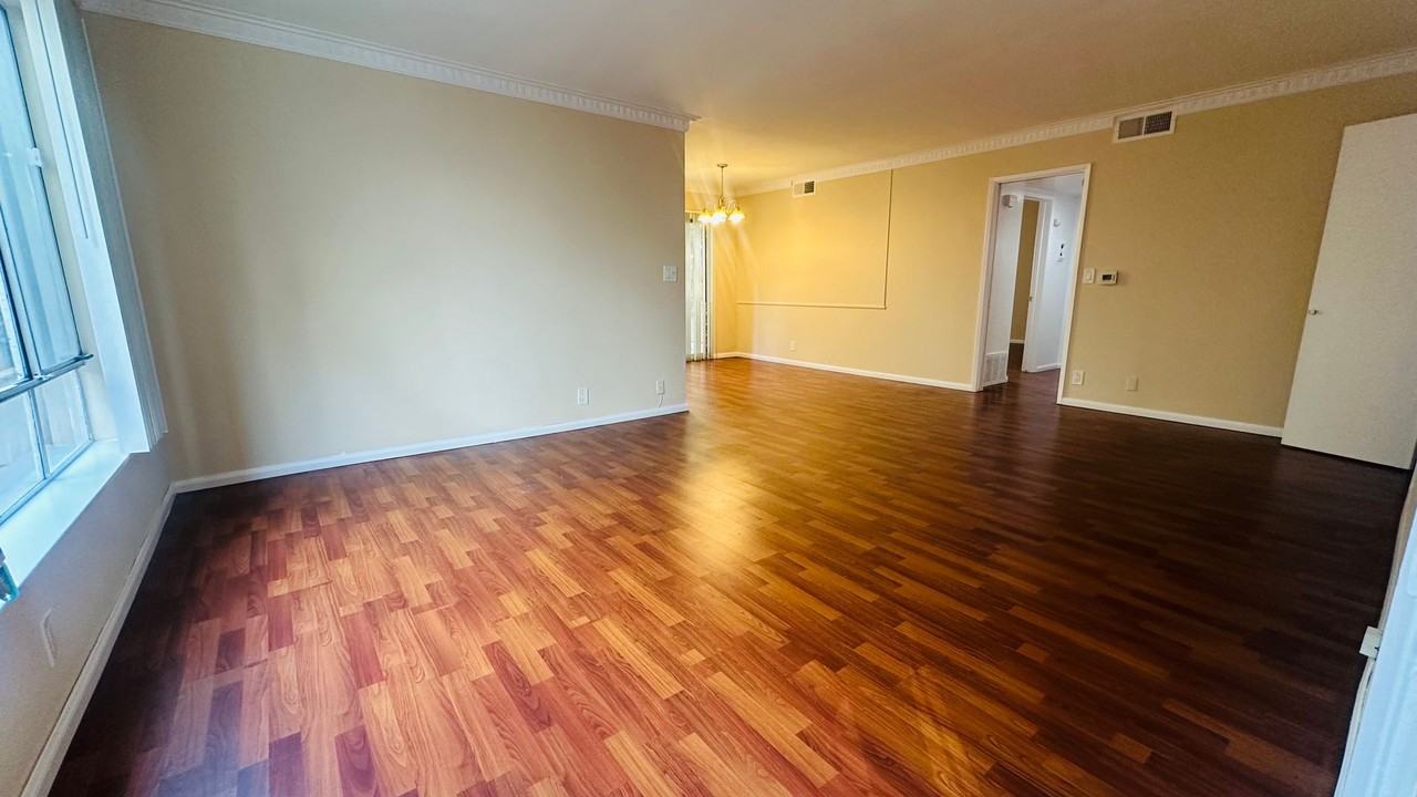 1416 N Martel Ave. - Photo 4 of 11