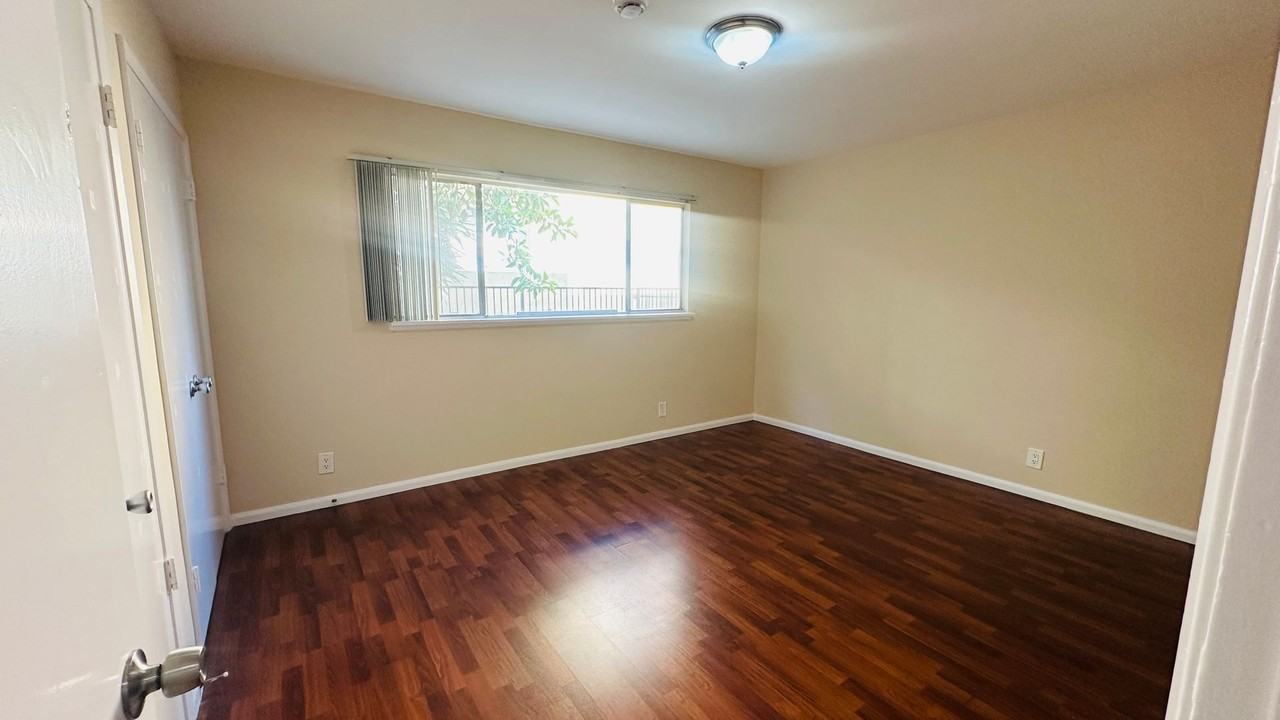 1416 N Martel Ave. - Photo 5 of 11