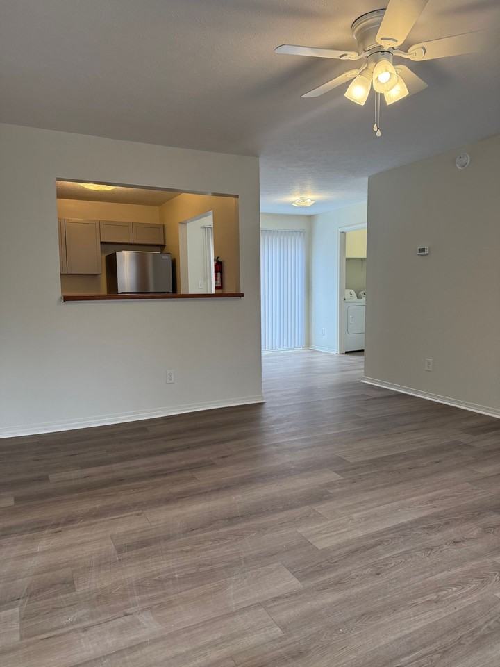 1427 W Allen St - Photo 3 of 11