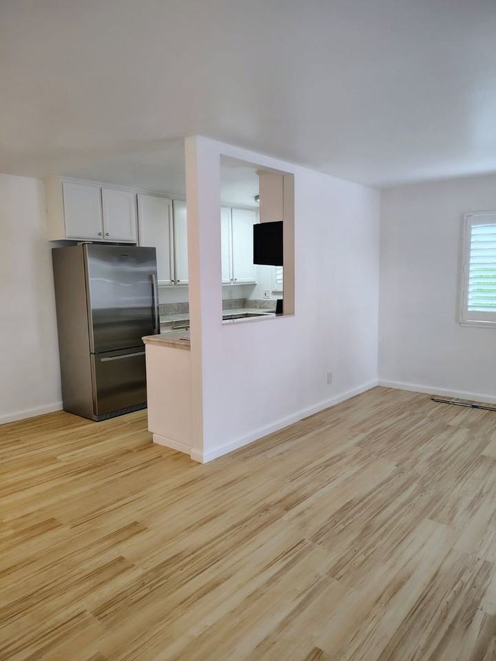 1492 Dolphin Dr - Photo 3 of 17