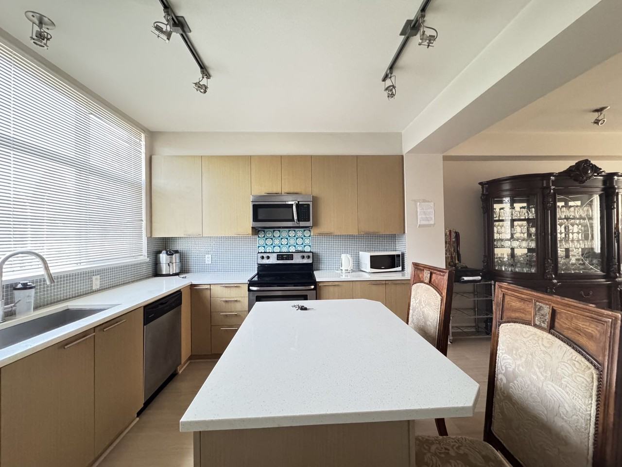 16223 23 A Avenue - Photo 3 of 18