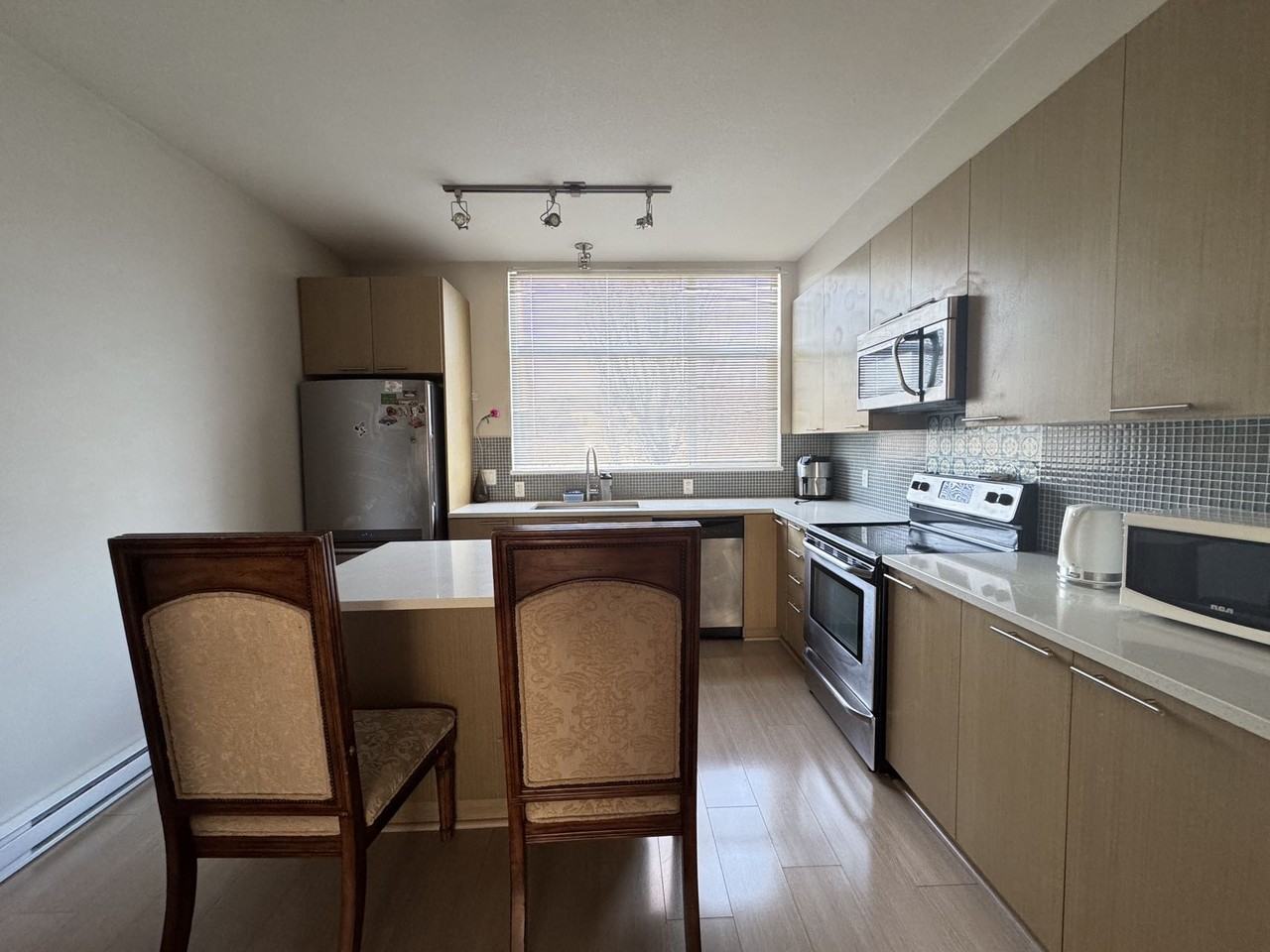 16223 23 A Avenue - Photo 4 of 18