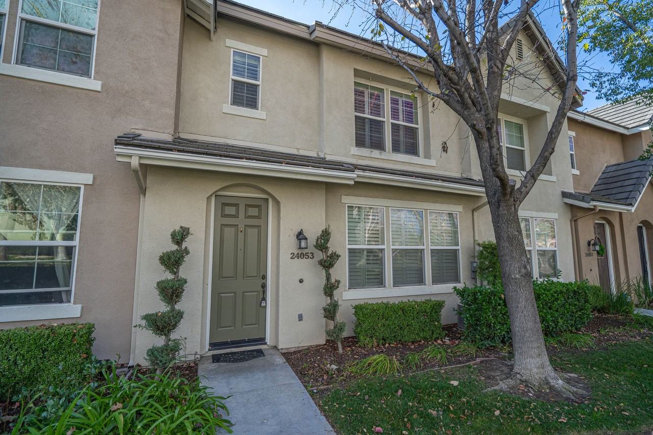 24053 Meadowbrook Ln - Photo 2 of 25