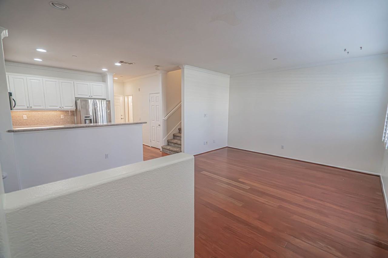 24053 Meadowbrook Ln - Photo 3 of 25