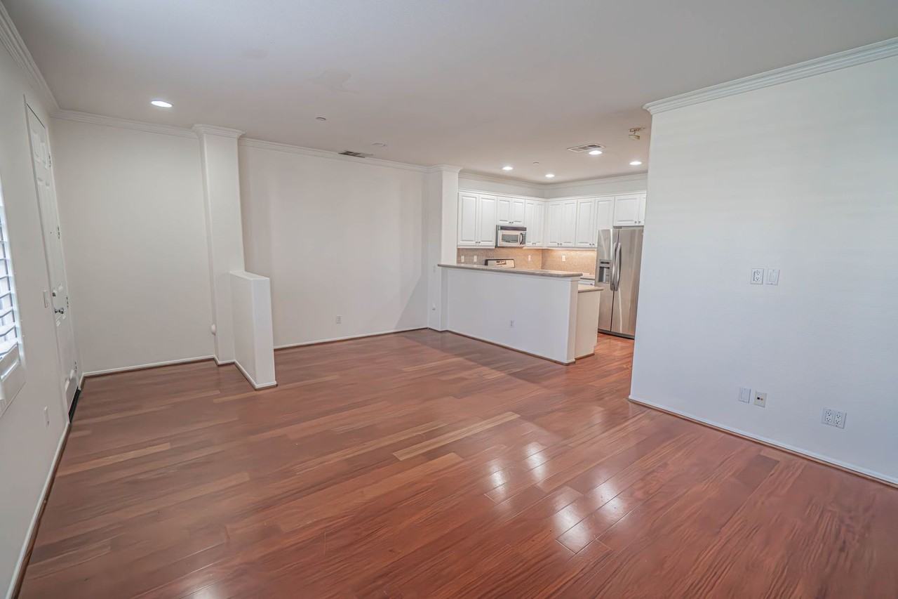 24053 Meadowbrook Ln - Photo 4 of 25