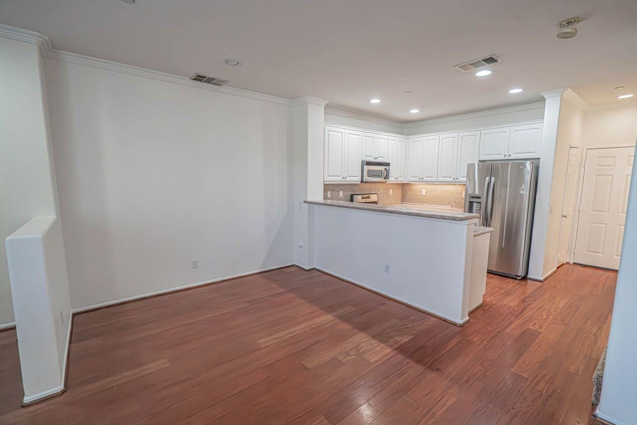 24053 Meadowbrook Ln - Photo 5 of 25