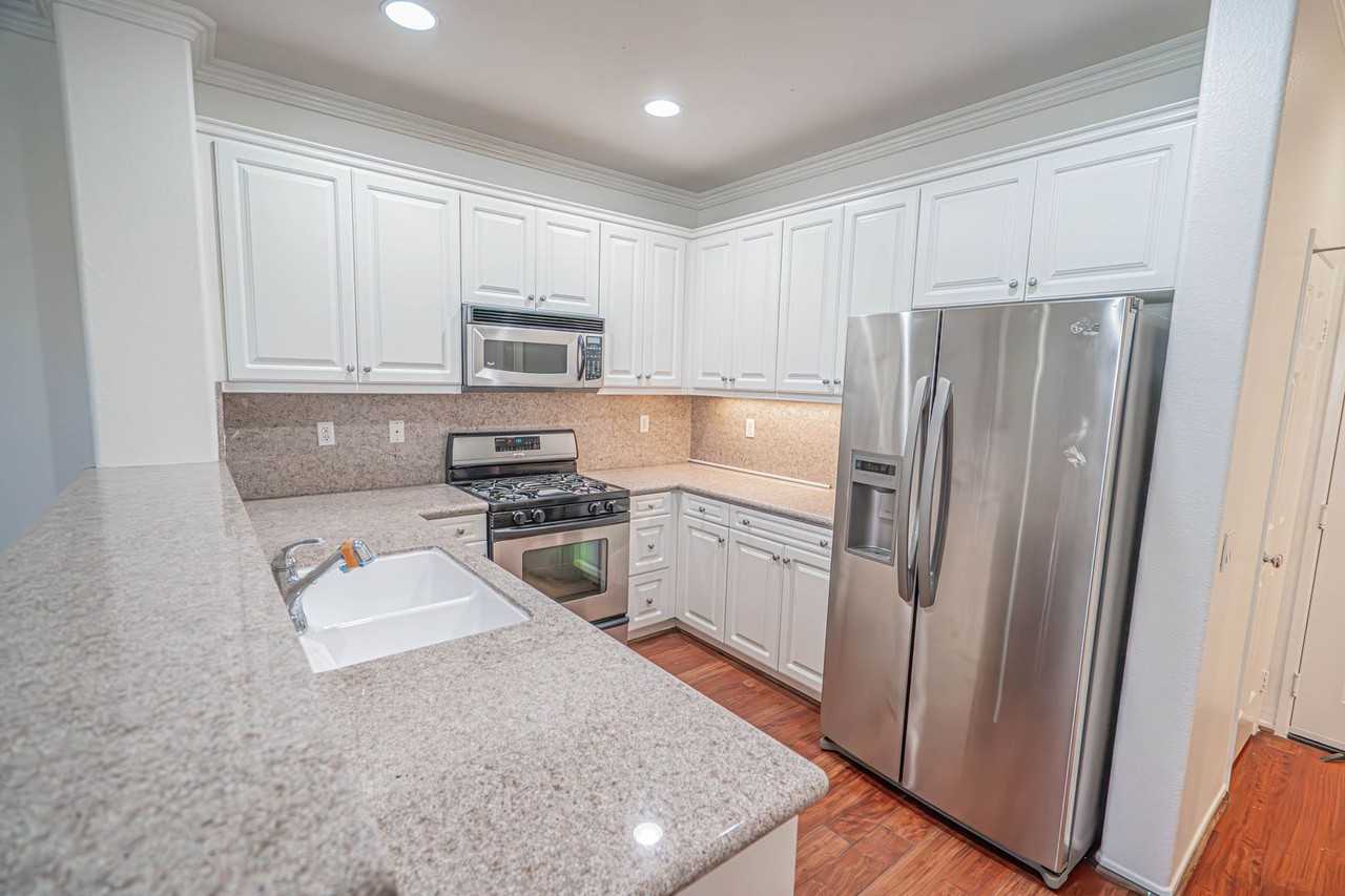 24053 Meadowbrook Ln - Photo 6 of 25