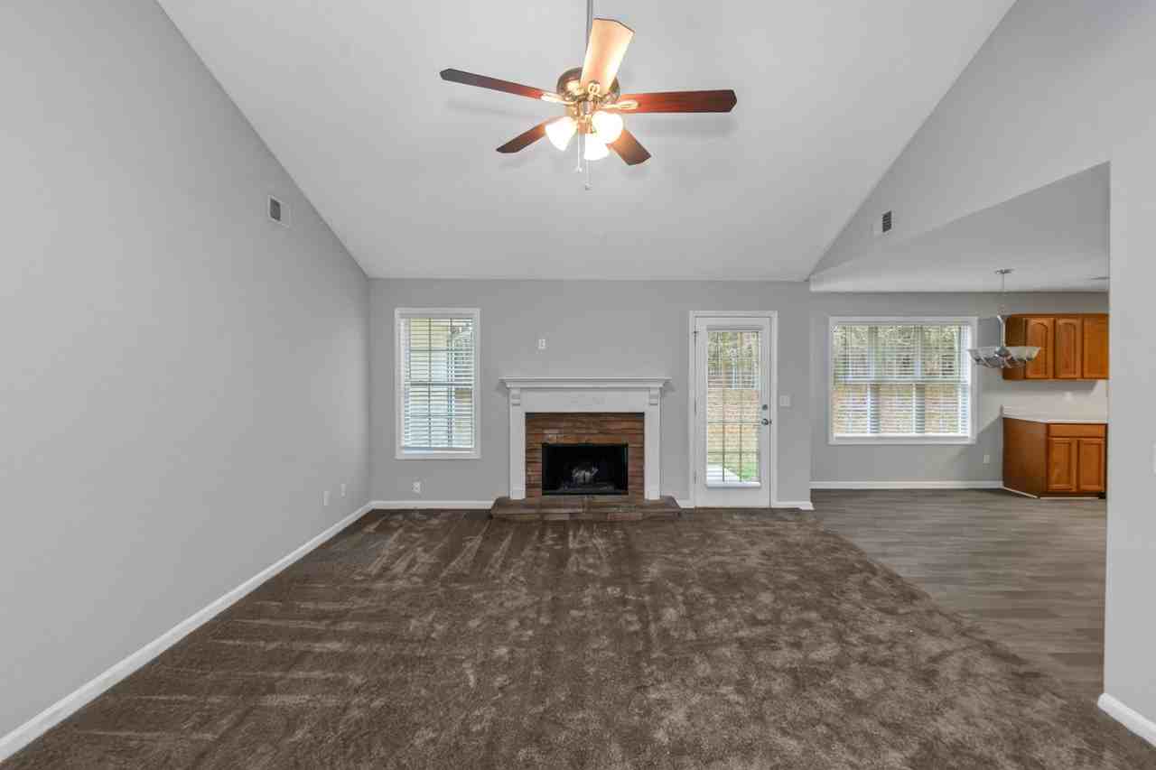 105 Stoneybrook - Photo 2 of 17