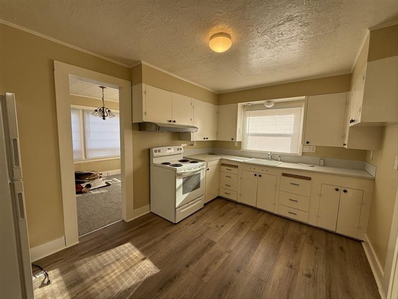 5925 Sw Hall Blvd - Photo 4 of 14