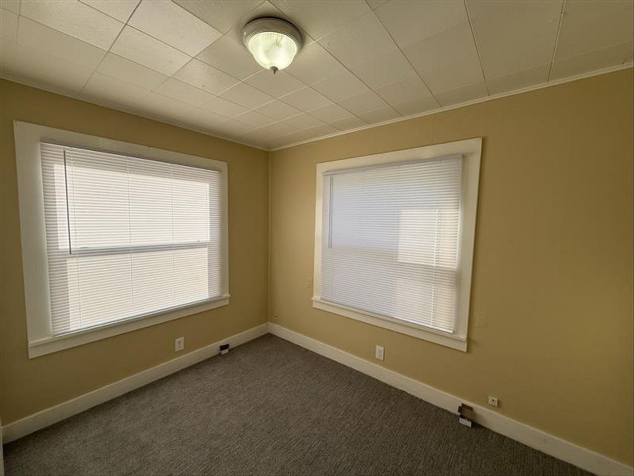 5925 Sw Hall Blvd - Photo 6 of 14