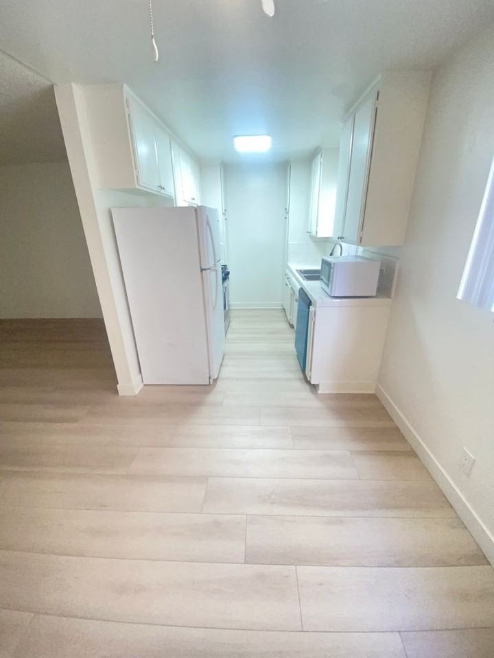 BUR - 14942 Burbank Blvd - Photo 3 of 11