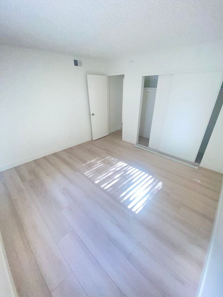 BUR - 14942 Burbank Blvd - Photo 6 of 11