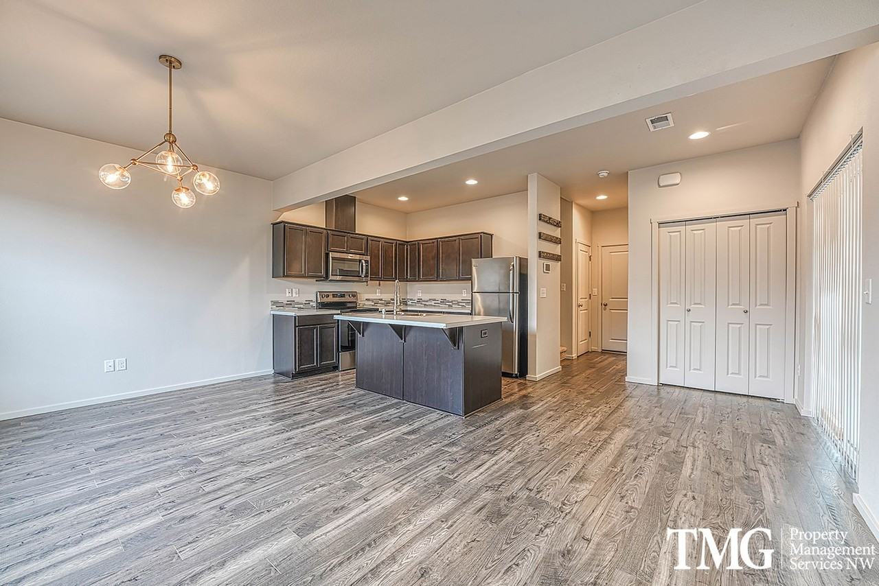 712 Ne 138th Pl - Photo 2 of 28