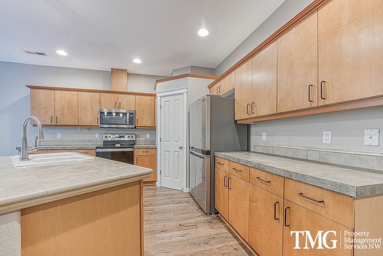 2202 Ne 140th St - Photo 5 of 27