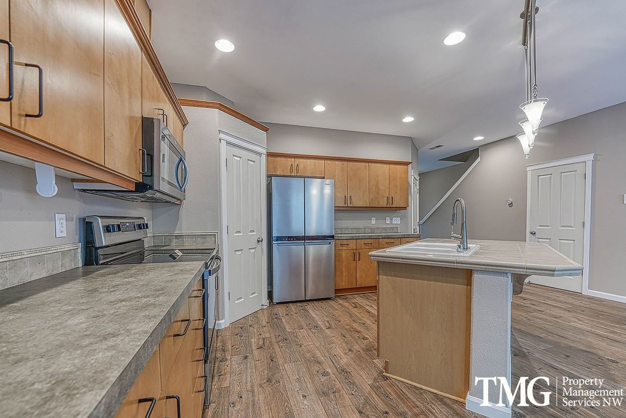 2202 Ne 140th St - Photo 7 of 27