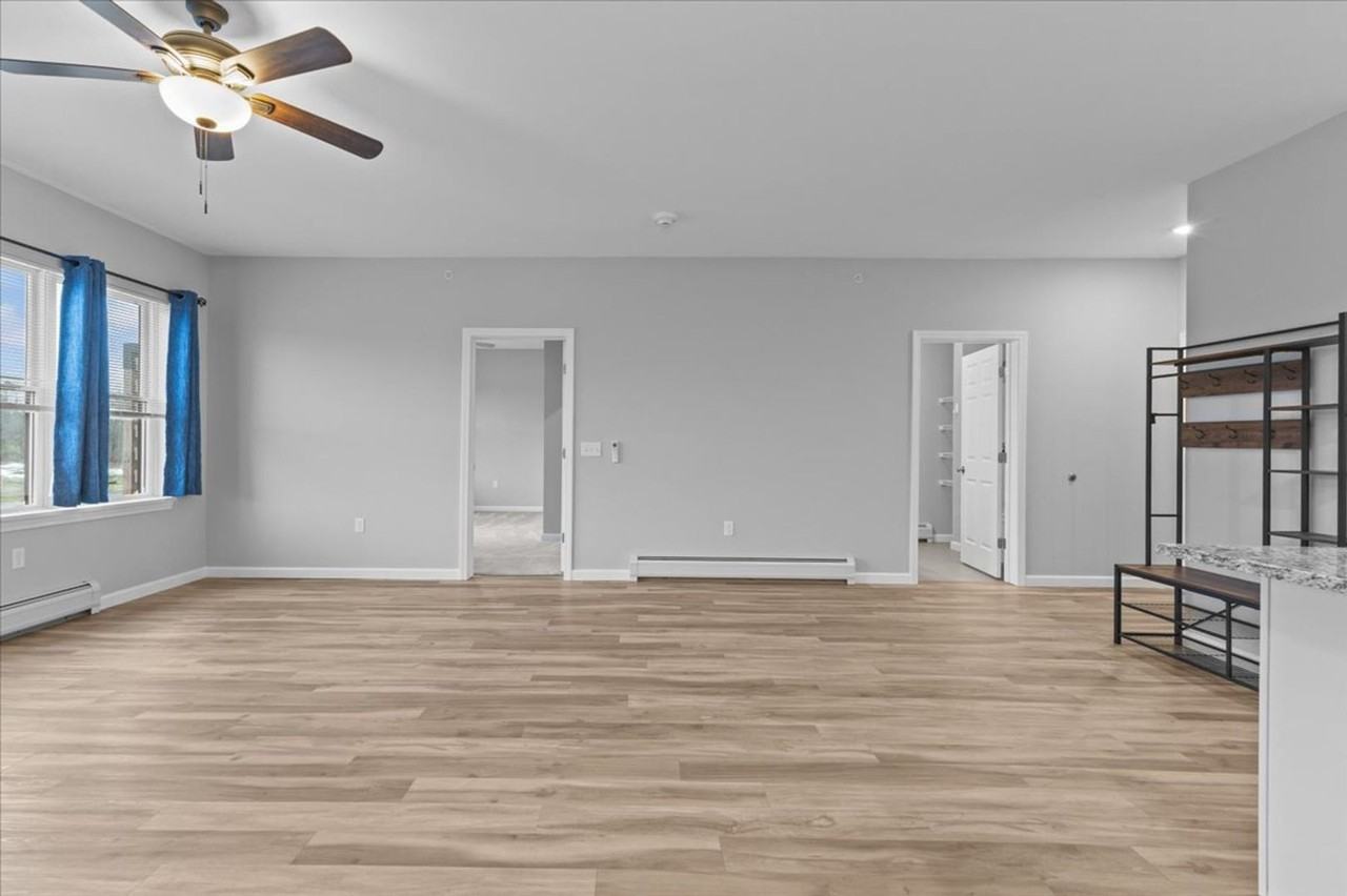 323 Connor Way - Photo 4 of 38