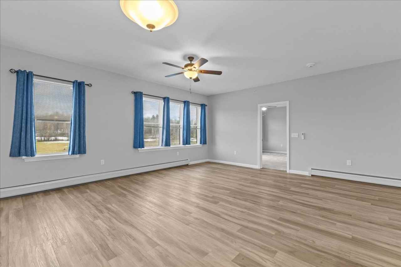 323 Connor Way - Photo 5 of 38