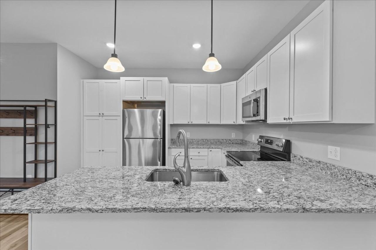 323 Connor Way - Photo 6 of 38