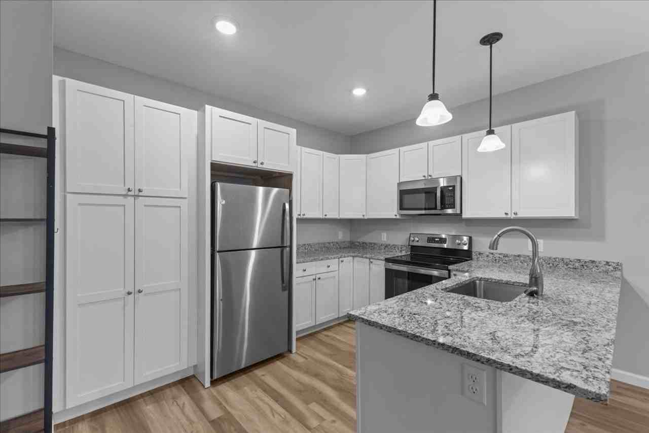 323 Connor Way - Photo 7 of 38