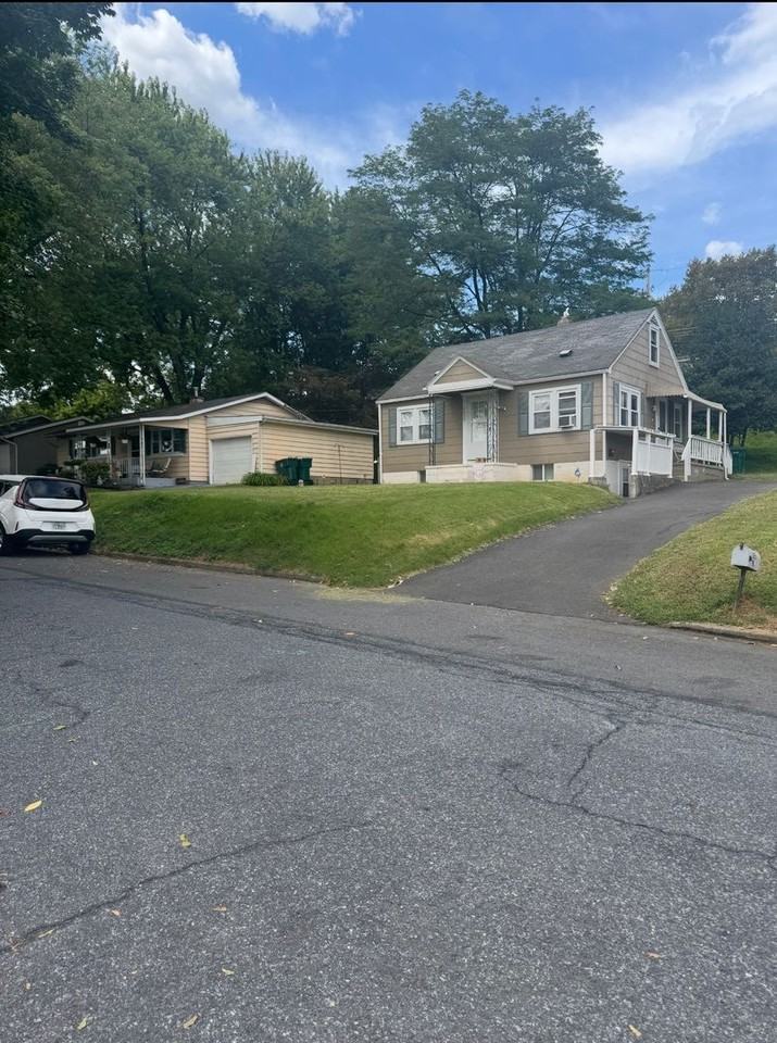 2655 Eldridge Ave - Photo 2 of 16