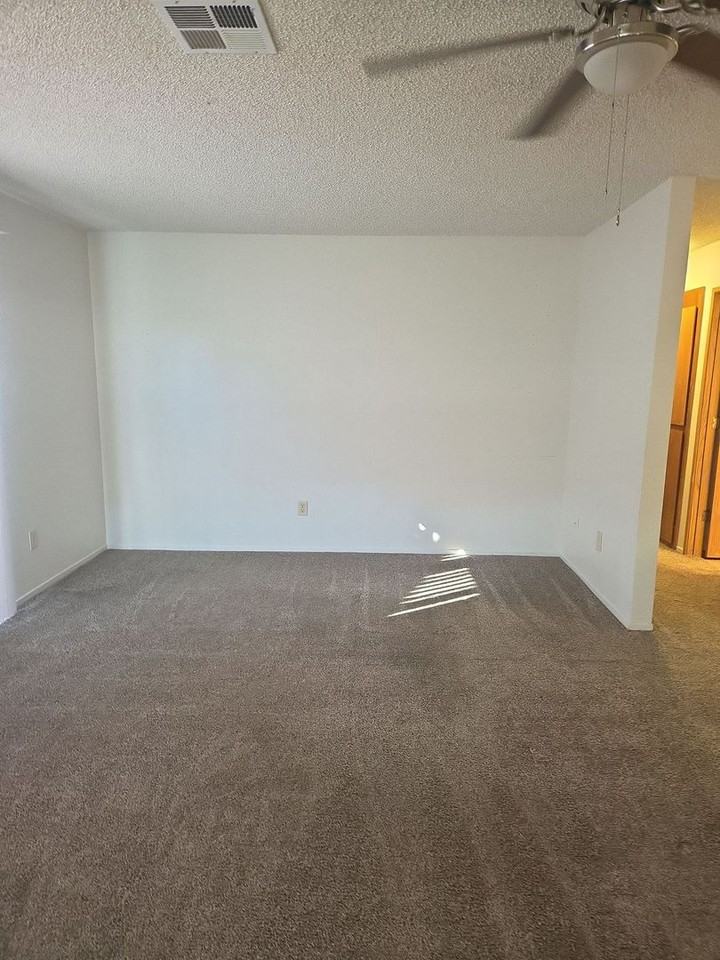 2824 Iris St - Photo 3 of 3