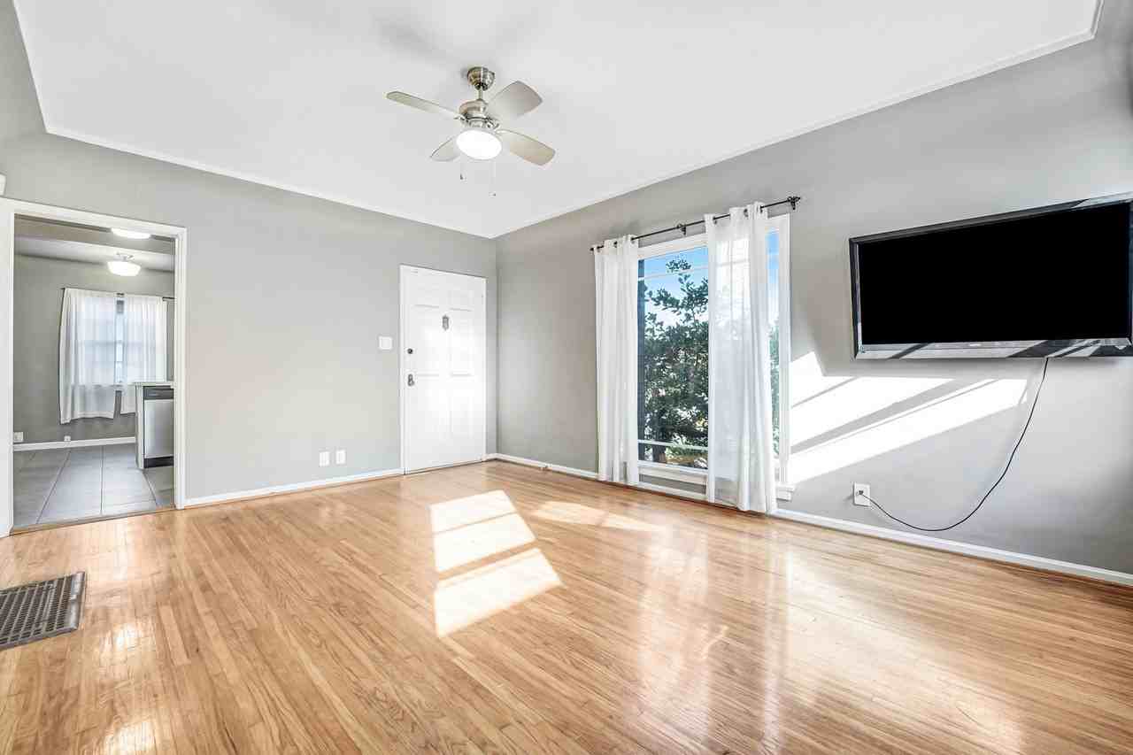 3541 Wesley St - Photo 3 of 16