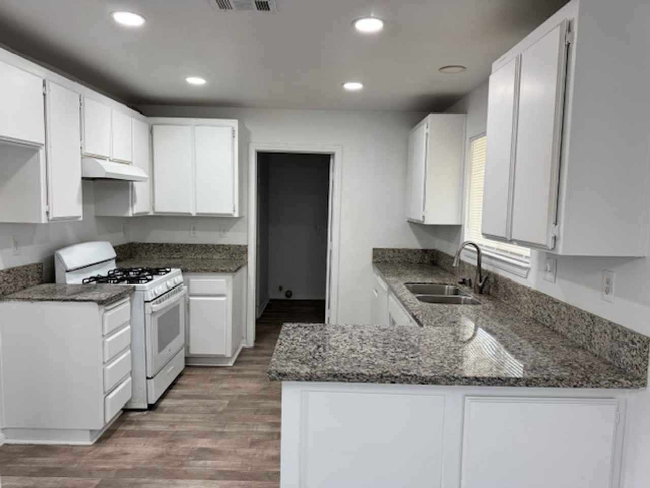 16437 Coolwater Ave - Photo 6 of 16