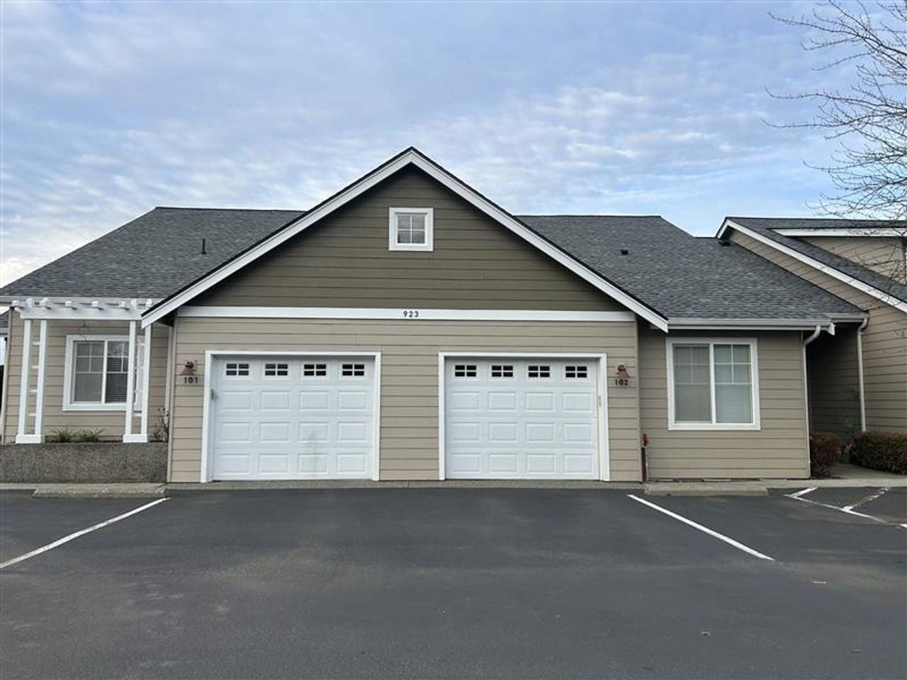 923 Aaron Dr - Photo 2 of 20