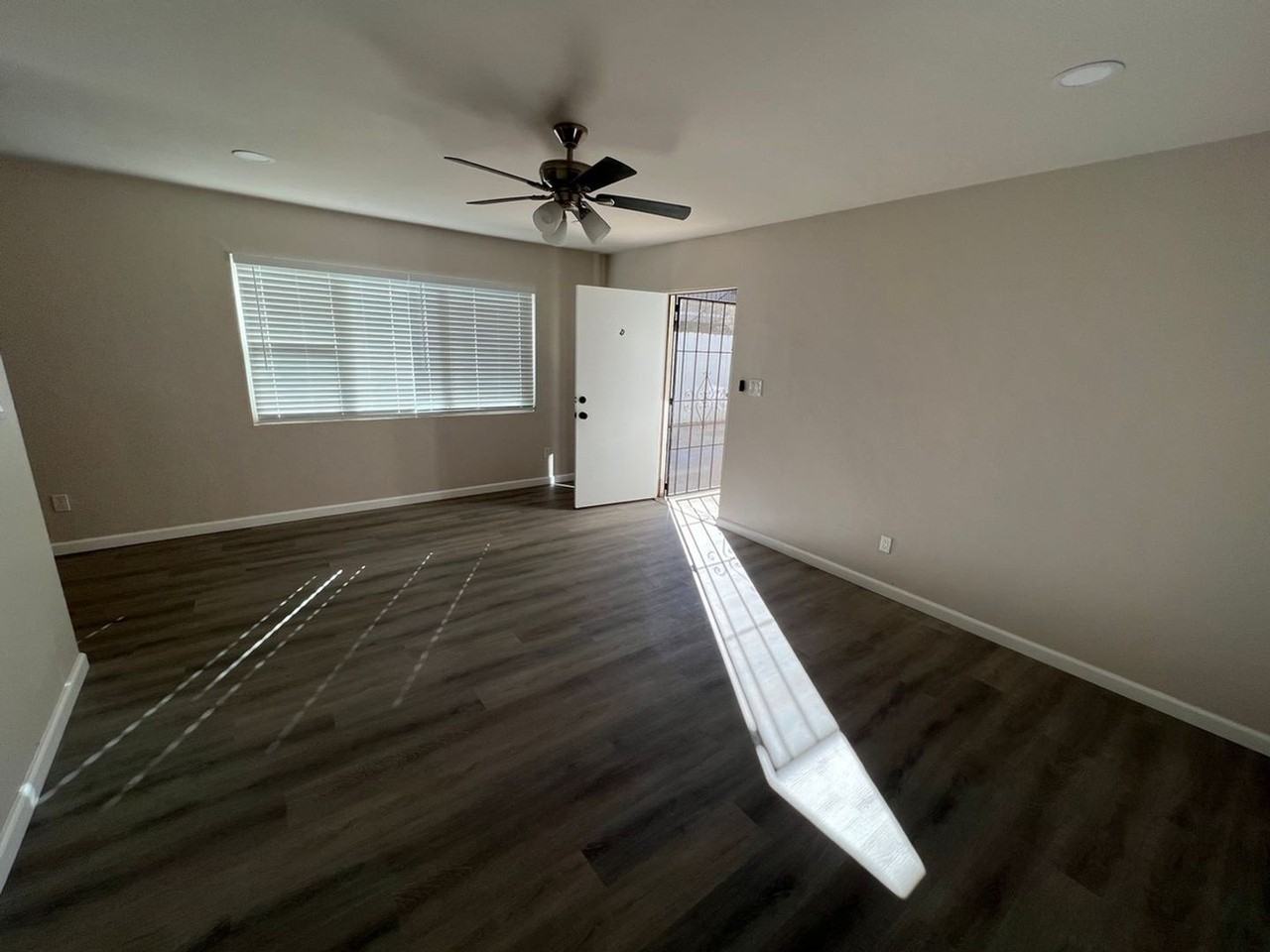 Estrella Ave Apartments - Photo 6 of 7