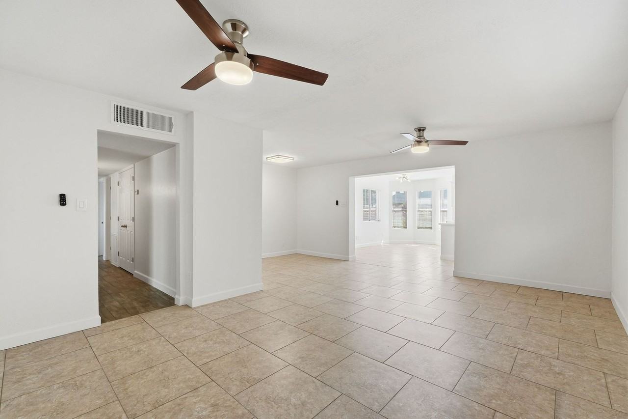 3701 W Keim Dr - Photo 6 of 34