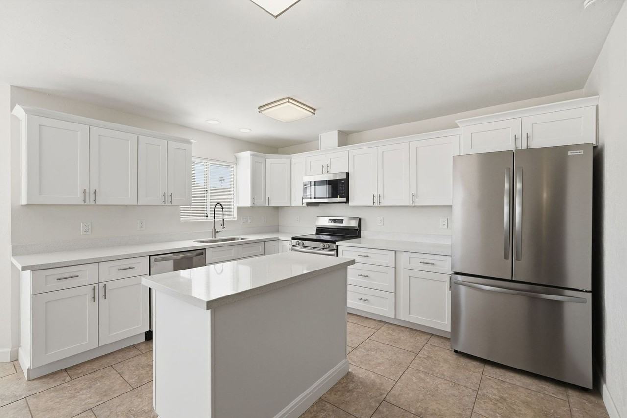 3701 W Keim Dr - Photo 3 of 34