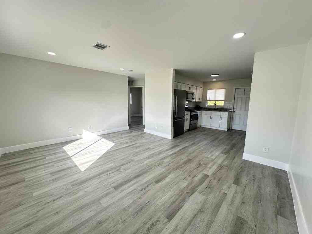 125 Gordon Ave S - Photo 2 of 9