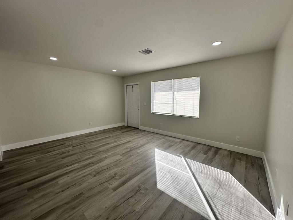 125 Gordon Ave S - Photo 3 of 9