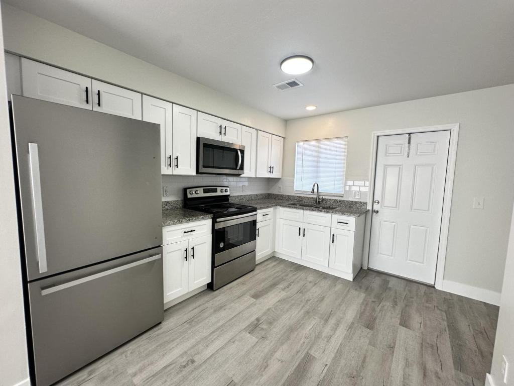 125 Gordon Ave S - Photo 4 of 9