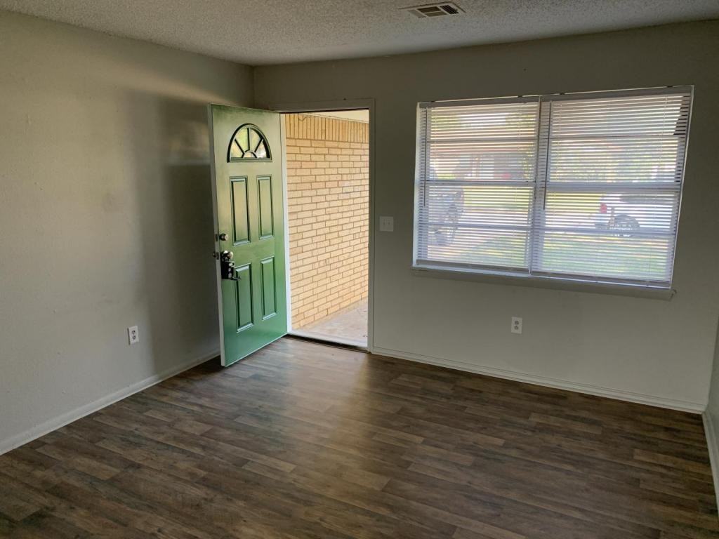 9432 Ne 14th St - Photo 5 of 30