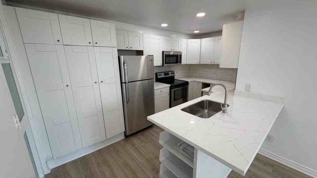 2113 6th St - Photo 2 of 12