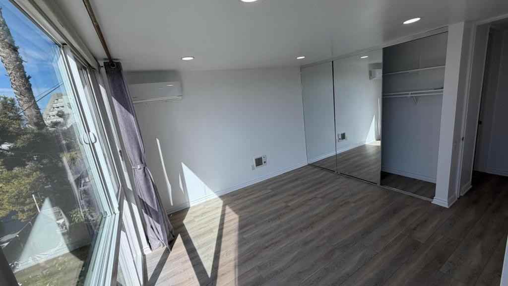 2113 6th St - Photo 6 of 12