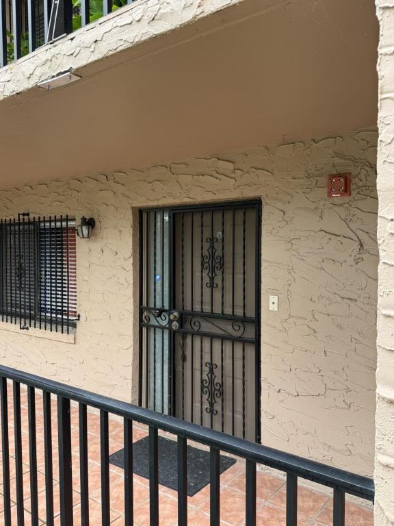 1540 Riverside Dr Apt 402 - Photo 3 of 18