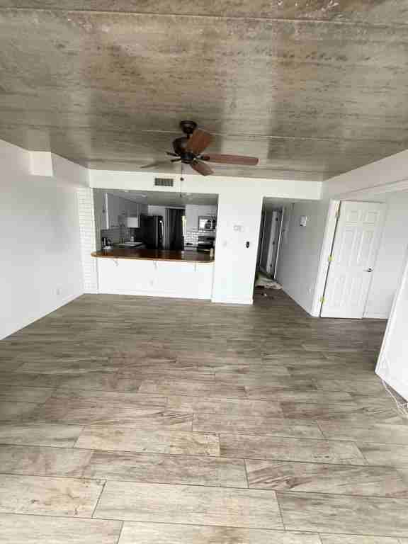 1540 Riverside Dr Apt 402 - Photo 7 of 18