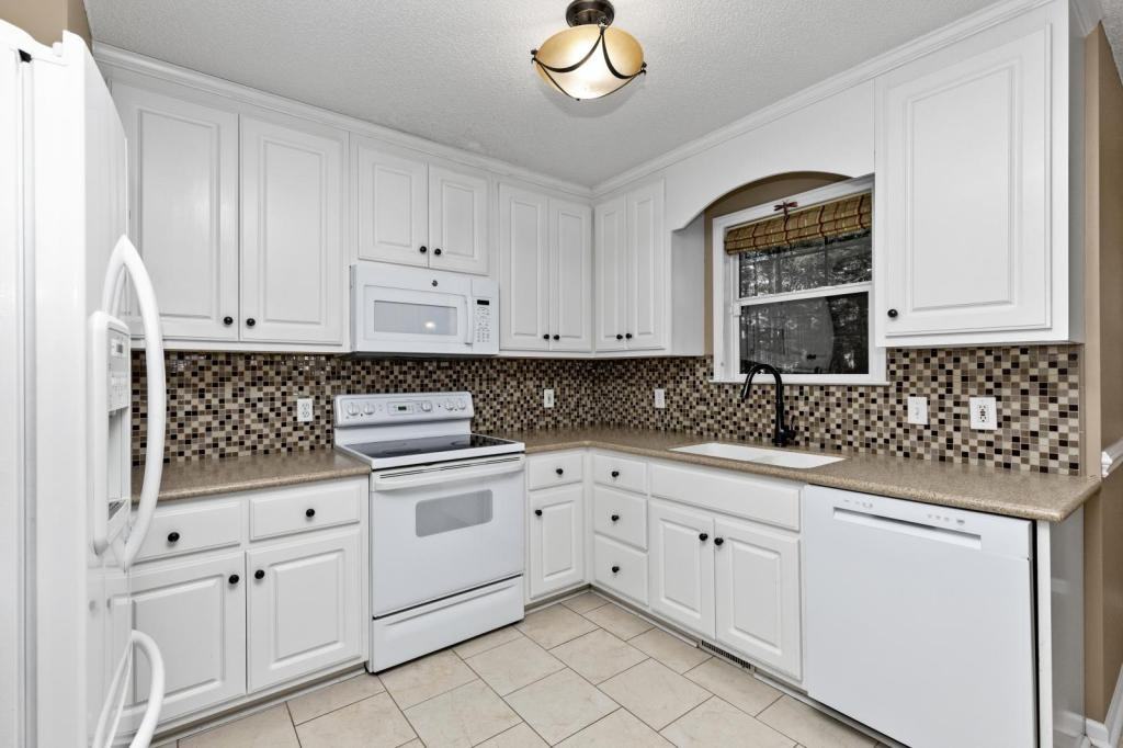 93 Melanie Ln - Photo 7 of 29