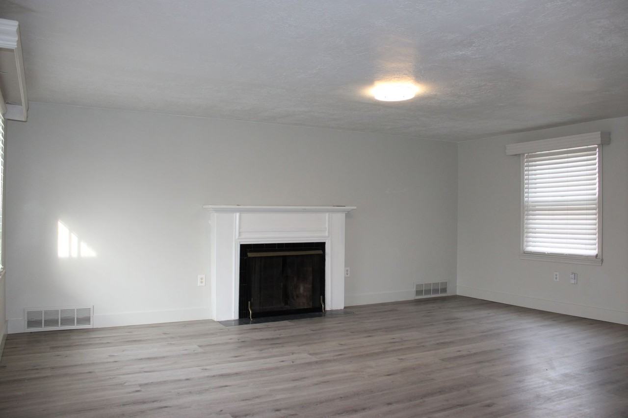 760 N 100 W - Photo 2 of 20