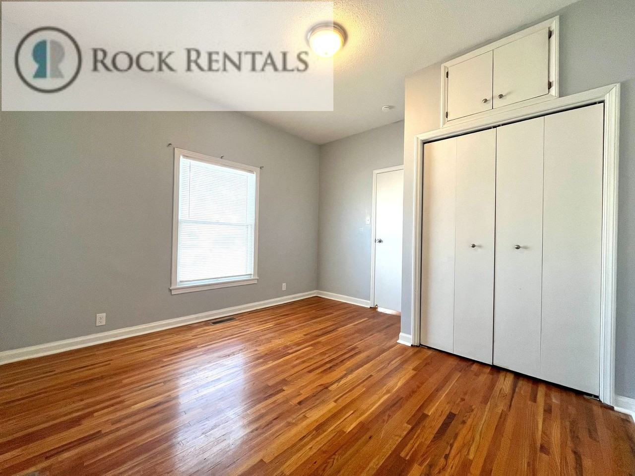 505 N Maple St - Photo 3 of 10