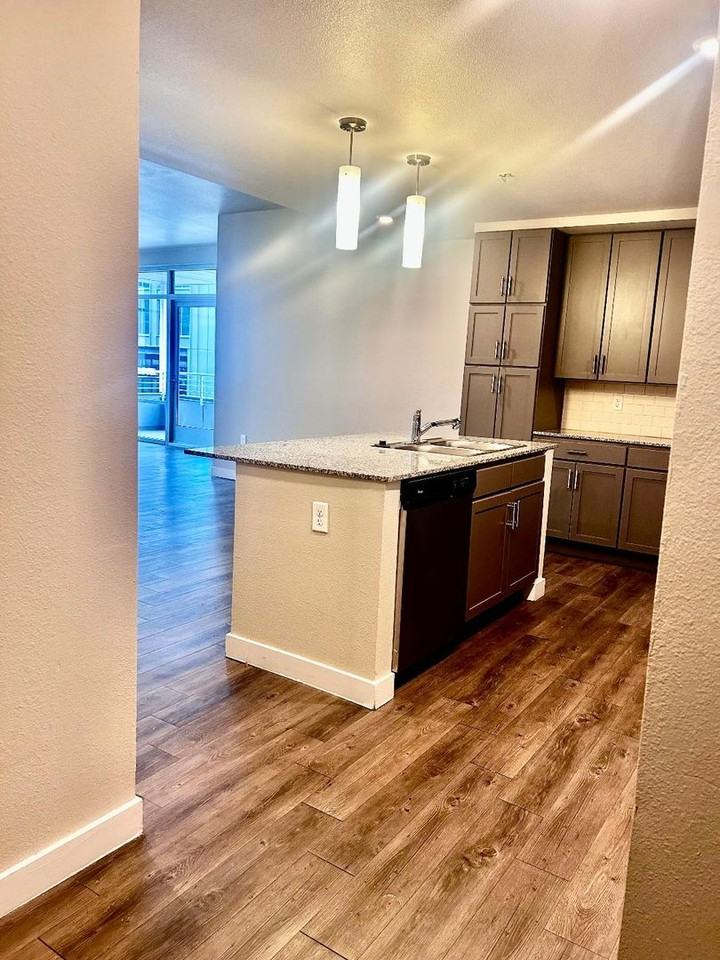 ASHLEY AT UNION STATION - Photo 3 of 40