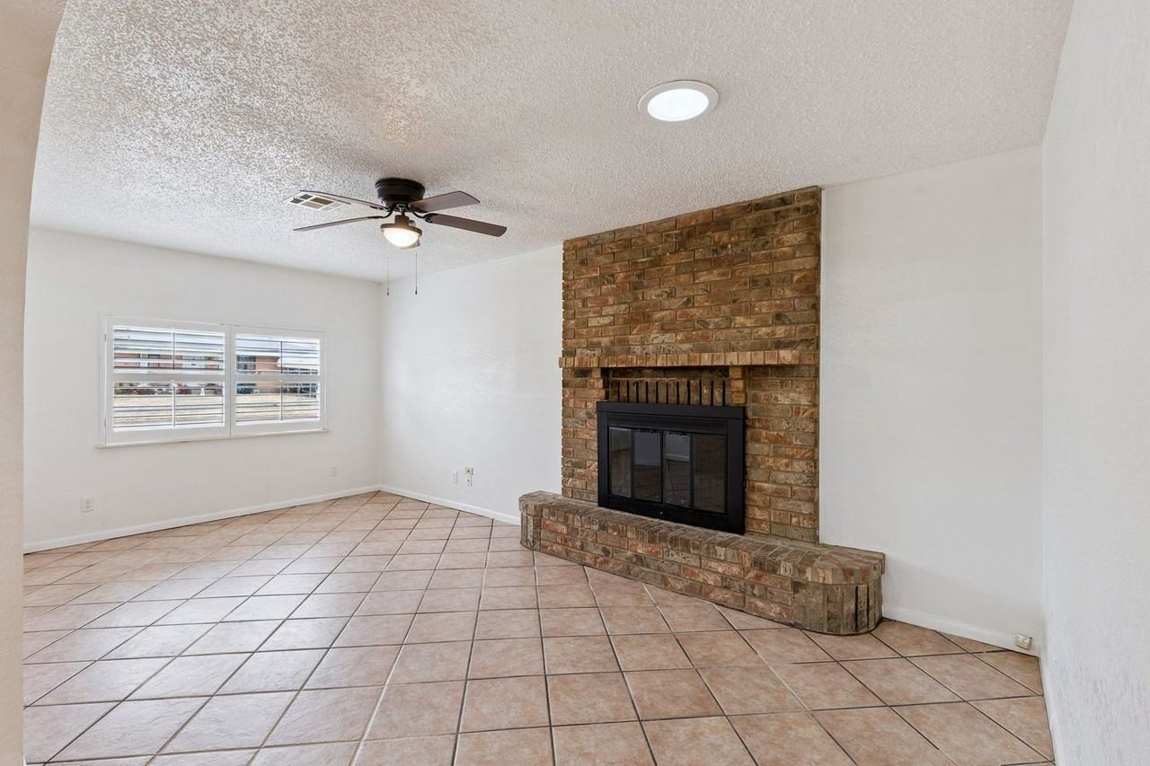 404 Rock Pl - Photo 3 of 12