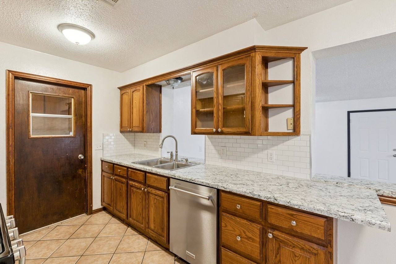 404 Rock Pl - Photo 6 of 12