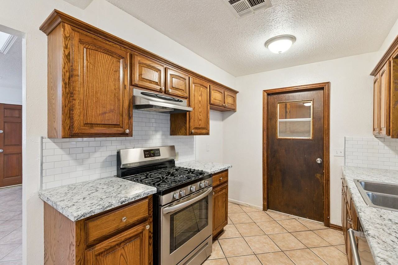 404 Rock Pl - Photo 7 of 12