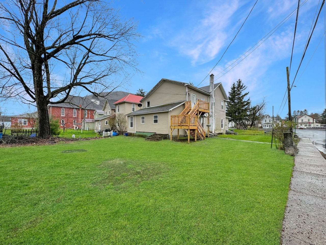 200 Danis Street - Photo 4 of 36