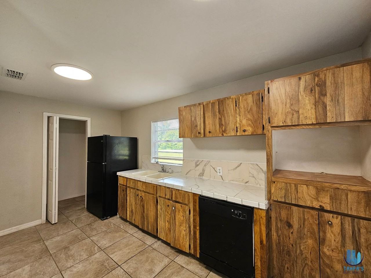 945 Reynolds Rd - Photo 3 of 24