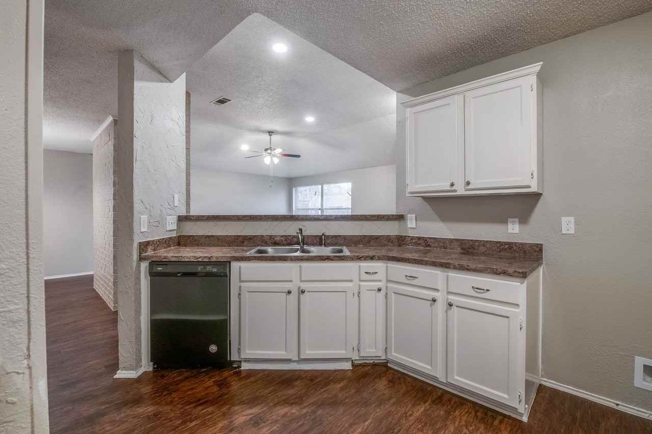 200 Caprock Dr - Photo 7 of 24